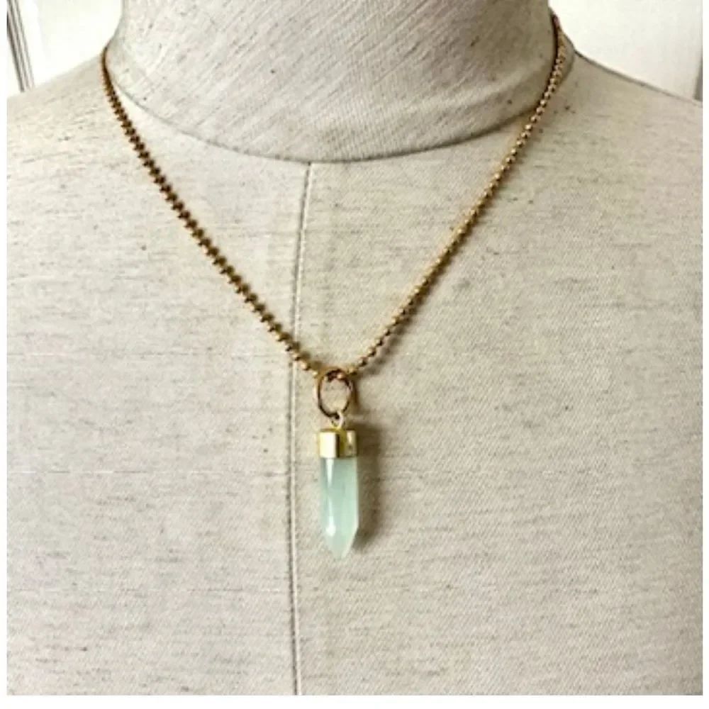 Pointed crystal pendant necklace